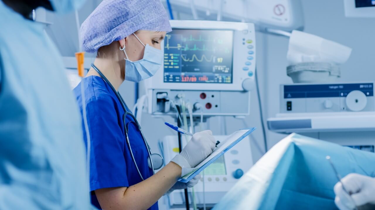 NOÇÕES DE ENFERMAGEM EM TERAPIA INTENSIVA